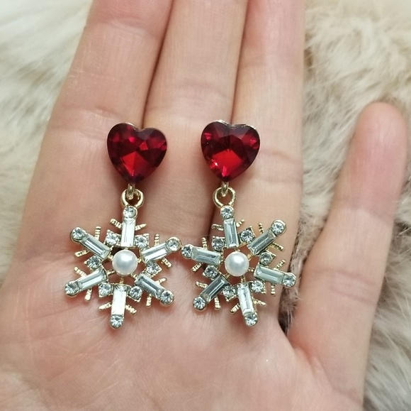 🍒NEW🍒 WINTER WONDERLAND DROP EARRINGS - Picture 4 of 9